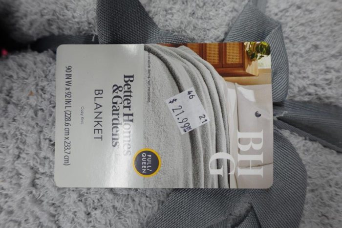 BH&G Queen Size Cozy Knit Throw Blanket in Grey - Image 5