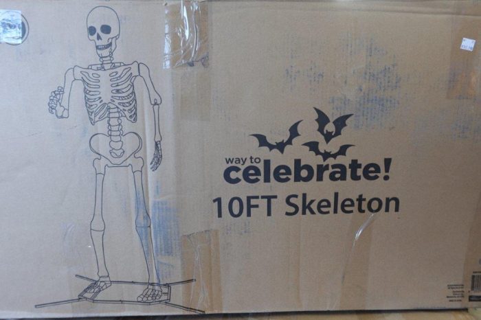 10' Poseable Large Skeleton Halloween / Christmas Decoration - Image 4