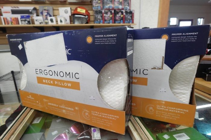 Tempur-Pedic Memory Foam Ergonomic Neck Pillow - Image 2