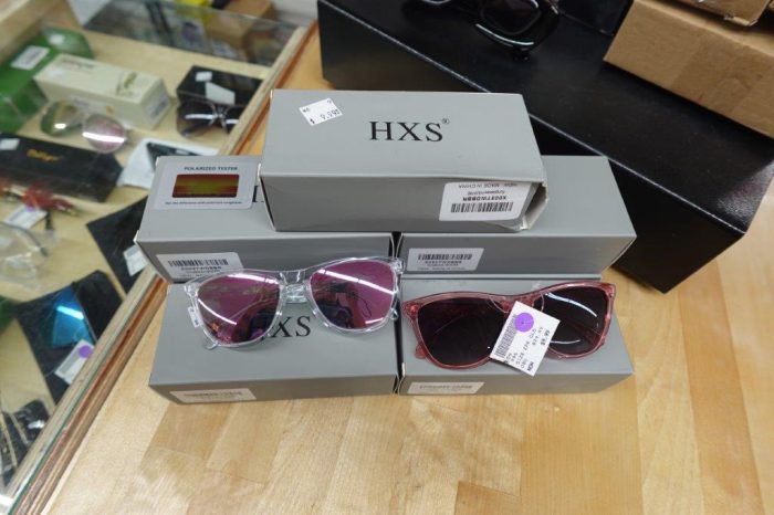 HXS 2-Pack Retro Oversized Polarized Sunglasses in Pink and Clear - Image 3