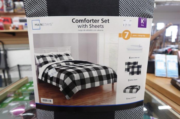 King Size Mainstays 7 Piece Reversible Bed Comforter Set - Image 3