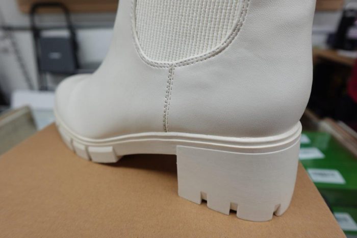 Women's Size 9 Slip On White Chelsea Mid-Calf Boots - Image 5