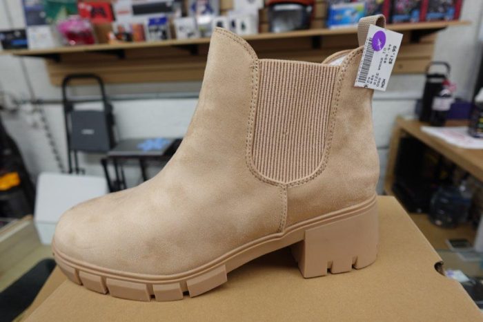 Women's Size 10 Nude Suede Chelsea Ankle Boots - Image 3