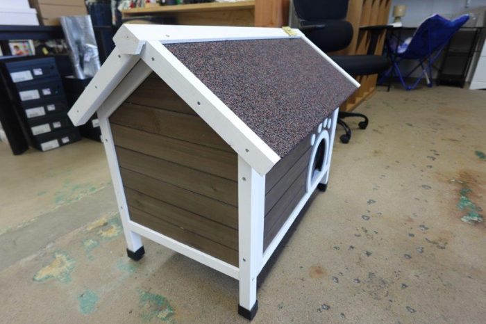 35" x 23" Outdoor Wooden Small Pet House - Image 3