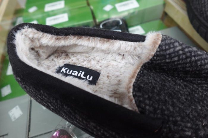 Men's Size 10 KuaiLu Fuzzy Memory Foam Slippers - Image 4