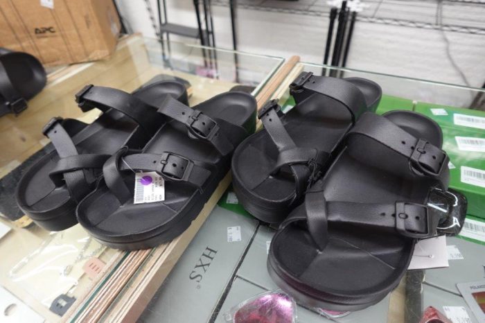 Women's Size 9 Platform Sandal Slides with Adjustable Buckle in Black - Image 2