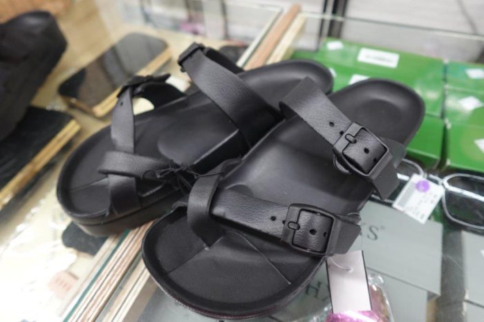 Women's Size 9 Platform Sandal Slides with Adjustable Buckle in Black - Image 3