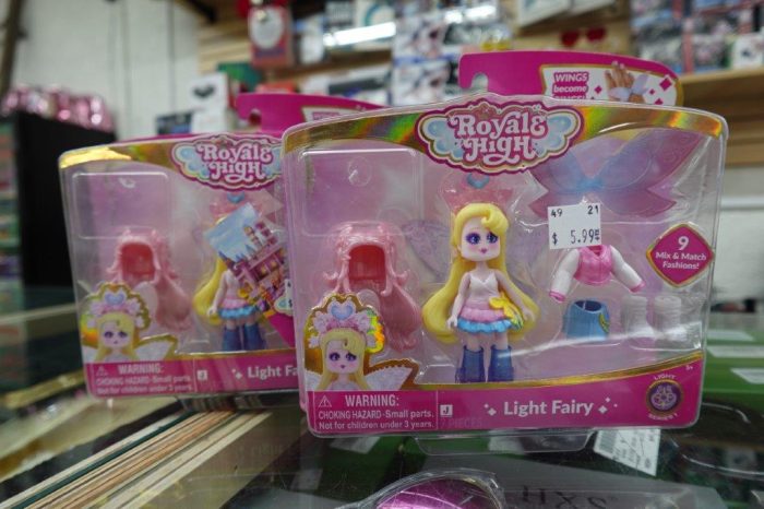 3" Roblox Royale High Light Fairy Doll with Accessories - Image 2