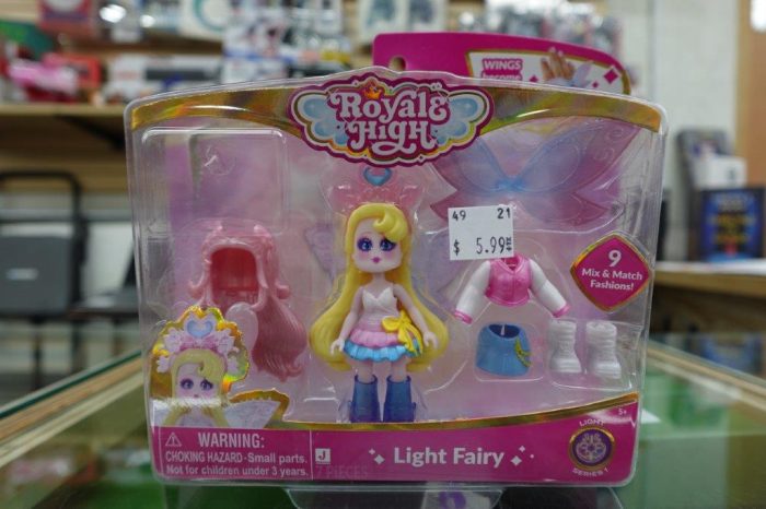 3" Roblox Royale High Light Fairy Doll with Accessories - Image 3