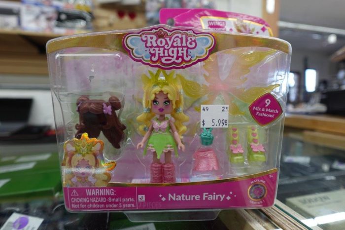 3" Roblox Royale High Nature Fairy Doll with Accessories - Image 3