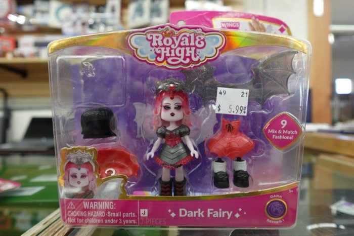 3" Roblox Royale High Dark Fairy Doll with Accessories - Image 3