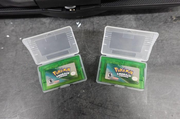 Pokemon Emerald Game Boy Advance Game Cartridge - Image 2