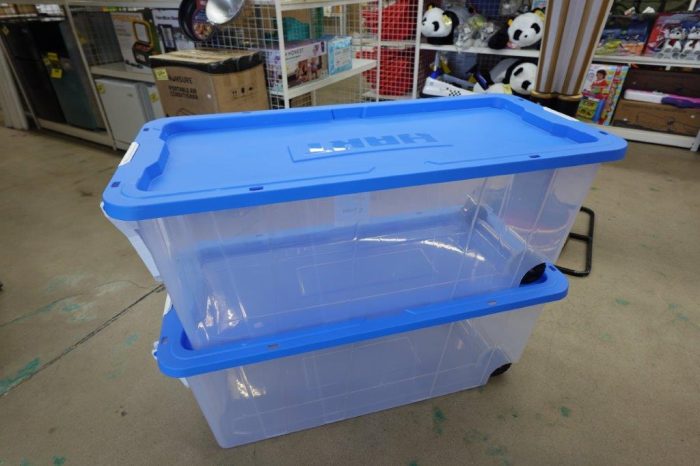 200 Quart HART Clear Rolling Plastic Storage Bin Container - Image 2