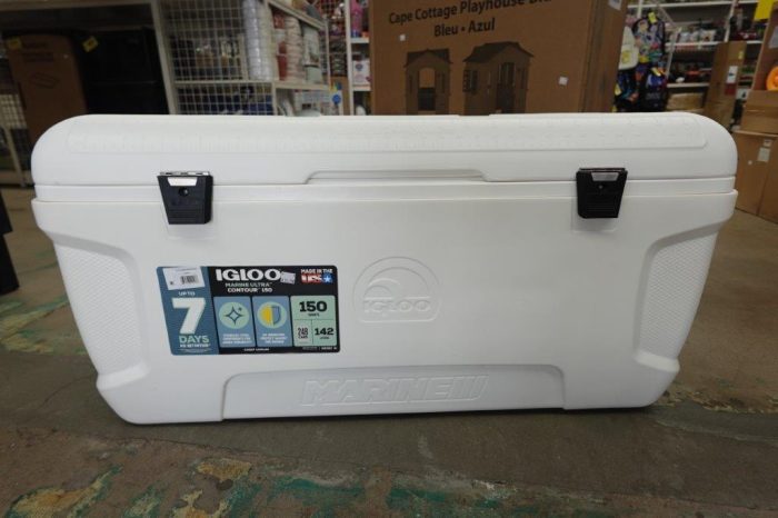 150 QT Igloo Marine Hard Side Cooler / Ice Chest - Image 2