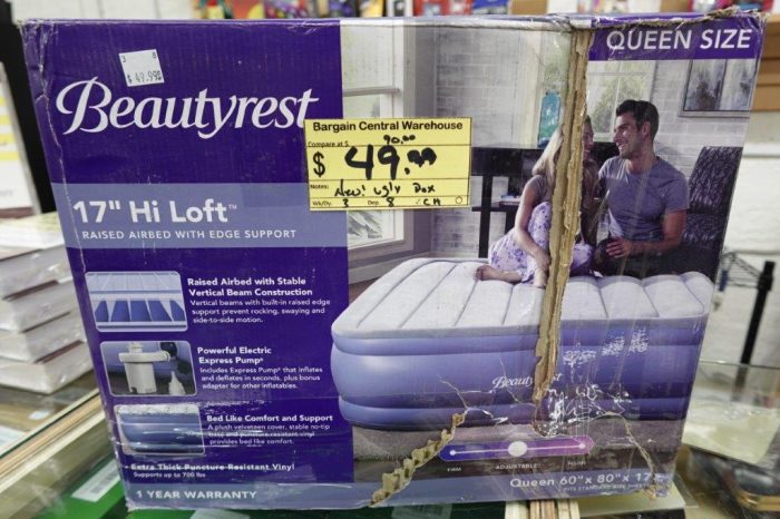 Queen Size 17" Beautyrest Air Mattress with External Pump - Image 3