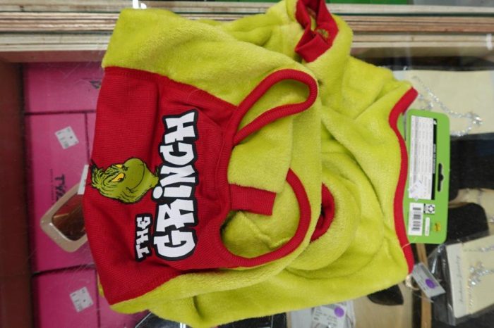 Dr. Seuss The Grinch Christmas Dog Outfit - Image 5