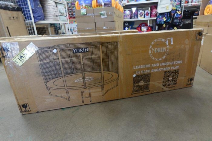 8' Kid's Trampoline with Enclosure Net and Lights - Image 3