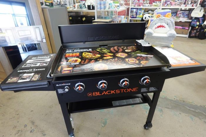 36" Blackstone 4-Burner Propane Griddle with Hard Cover - Image 2