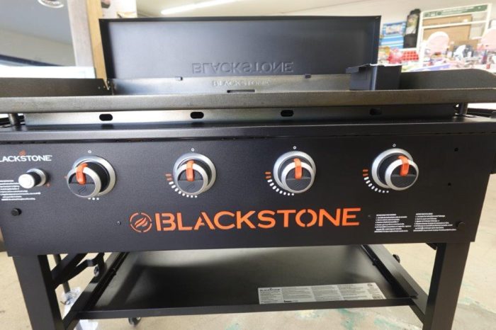 36" Blackstone 4-Burner Propane Griddle with Hard Cover - Image 4