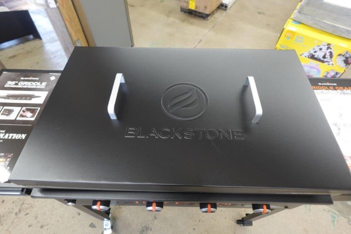 36" Blackstone 4-Burner Propane Griddle with Hard Cover - Image 11