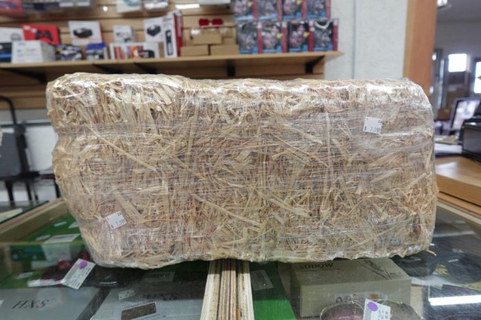 20" x 9" FloraCraft Harvest Straw Bale - Image 3