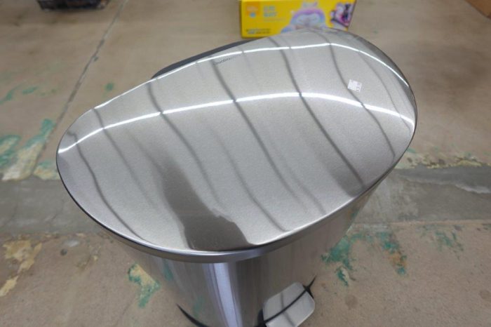 13.2 Gallon Stainless Steel Step On Trash Can - Image 4