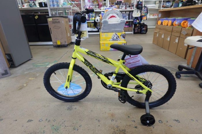 18" Kid's Huffy Rock It Bicycle with Training Wheels - Image 2