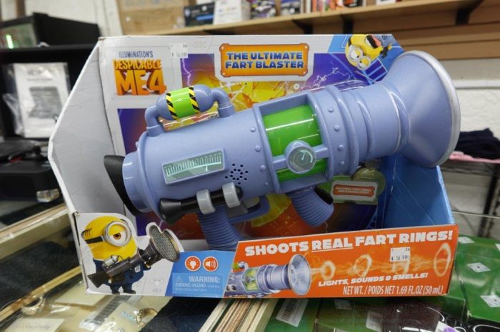 Despicable Me 4 The Ultimate Fart Blaster Toy Gun - Image 3