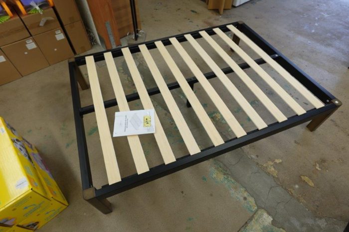 Full Size 14" Mainstays Metal Platform Bed Frame - Image 6