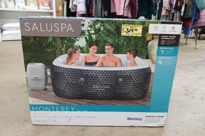 SaluSpa Monterey Outdoor Inflatable Square Hot Tub - Image 2