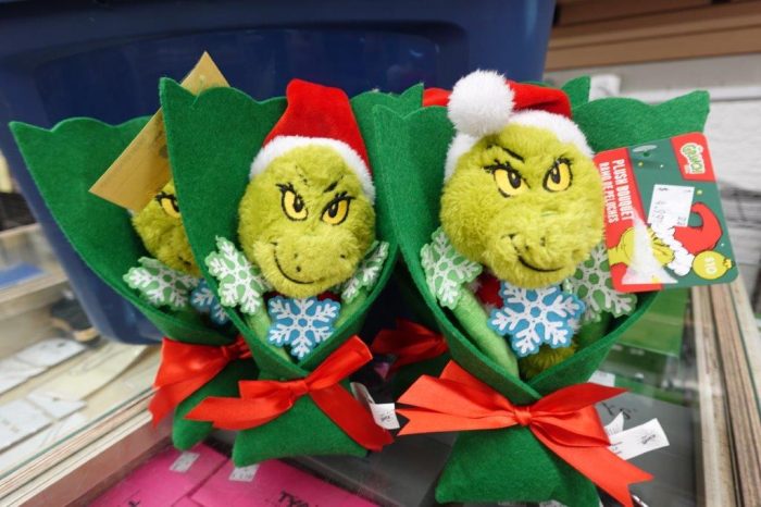 Dr. Suess The Grinch Christmas Bouquet - Image 2