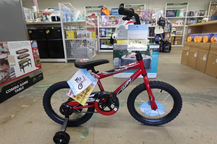 16" Kid's Huffy Rock It Bike with Training Wheels - Image 2