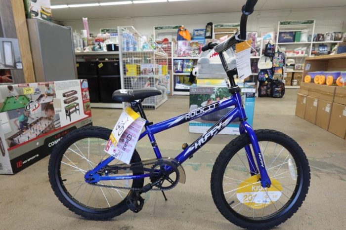 20" Kid's Huffy Rock It Bike in Blue - Image 2