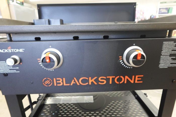 28" Blackstone 2-Burner Propane Griddle with Hard Cover - Image 6