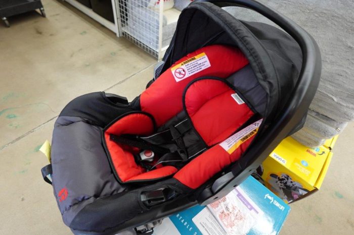 Baby Trend Infant Car Seat / Carrier - Image 6