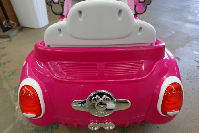 Kid's Disney Minnie Mouse Battery Powered Ride-On Car - Image 5