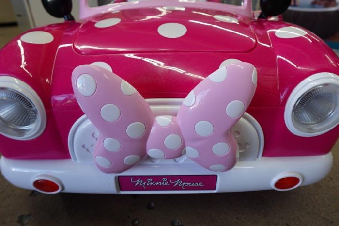 Kid's Disney Minnie Mouse Battery Powered Ride-On Car - Image 9