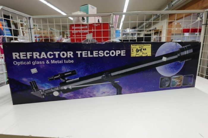 900mm Beginner's Telescope with Adjustable Tripod - Image 2