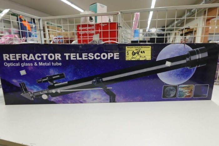 900mm Beginner's Telescope with Adjustable Tripod - Image 3