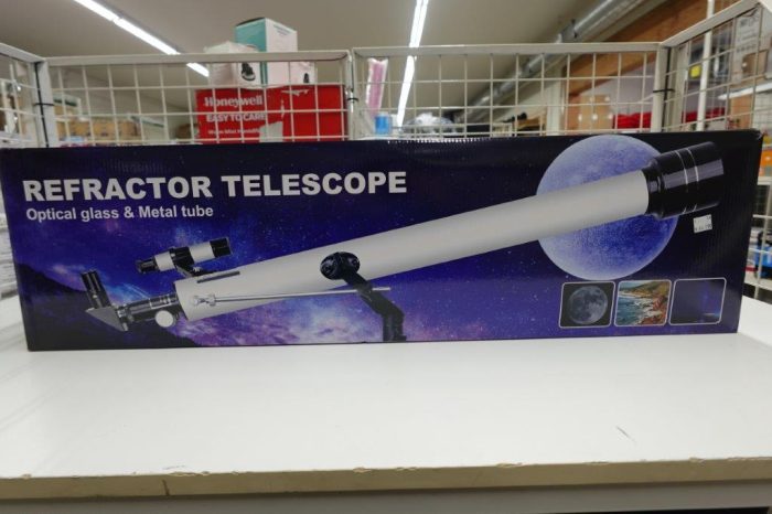 900mm Beginner's Telescope with Adjustable Tripod - Image 4