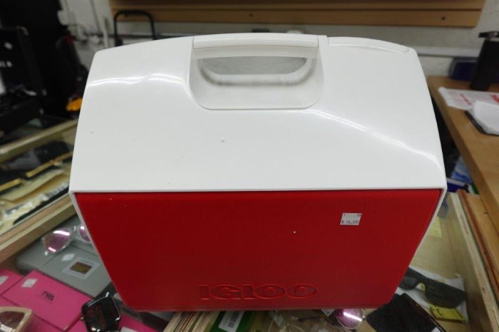 16 QT Igloo Playmate Ice Chest Cooler - Image 4