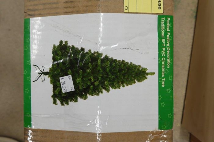 6ft Pine Hinged Premium Christmas Tree - Image 3