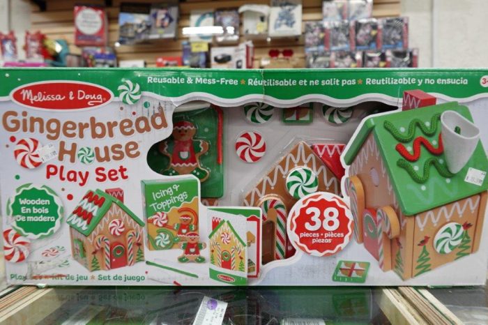 Kid's Melissa & Doug Wooden Gingerbread Toy House - Image 3