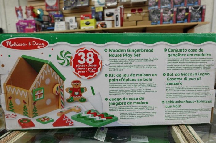 Kid's Melissa & Doug Wooden Gingerbread Toy House - Image 4