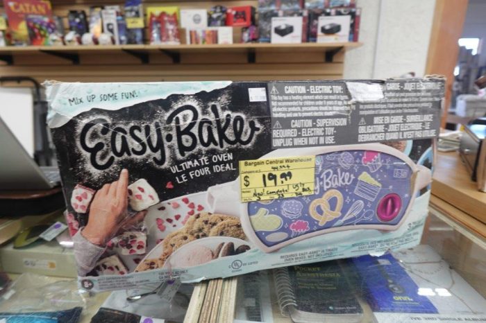 Kid's Easy Bake Ultimate Electric Oven Playset - Image 2