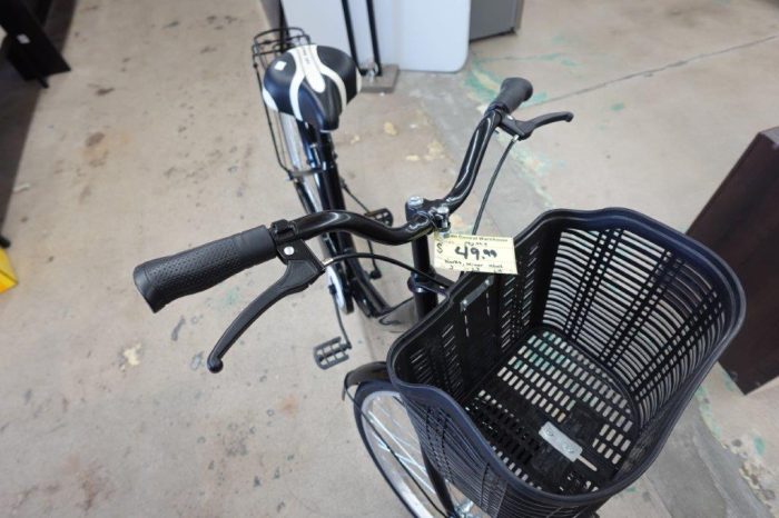 26" Steel Cruiser Bike with Basket - Image 9