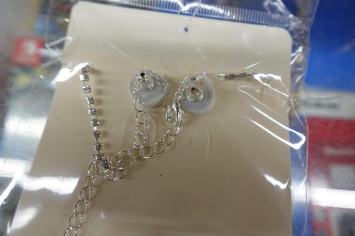 8" 3 Piece Jewelry and Clutch Purse Set - Image 7