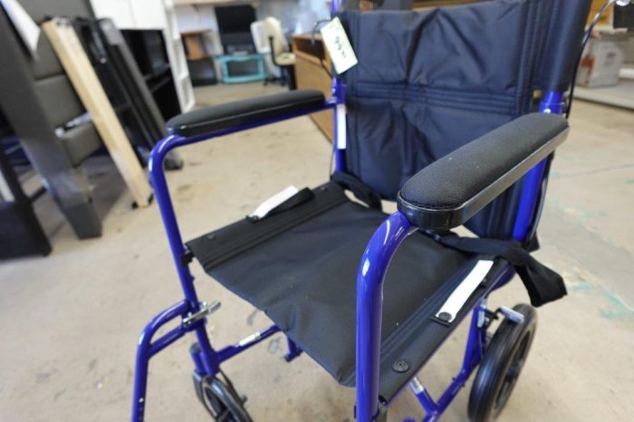 Medline Lightweight Foldable Wheelchair with Handbrakes in Blue - Image 7