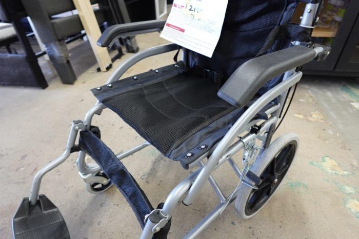 Foldable Travel Wheelchair with Handbrakes - Image 7