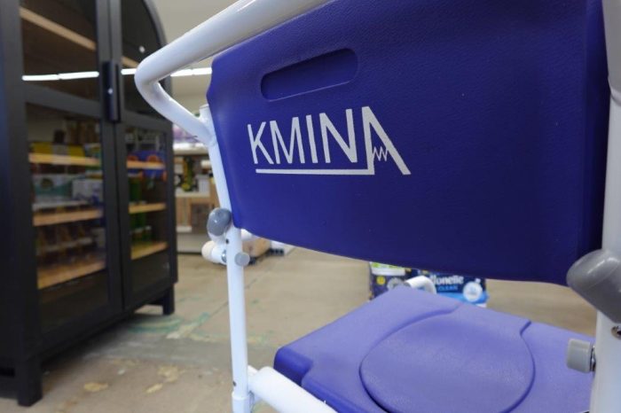 KMINA PRO Adjustable Shower Chair with Wheels - Image 5